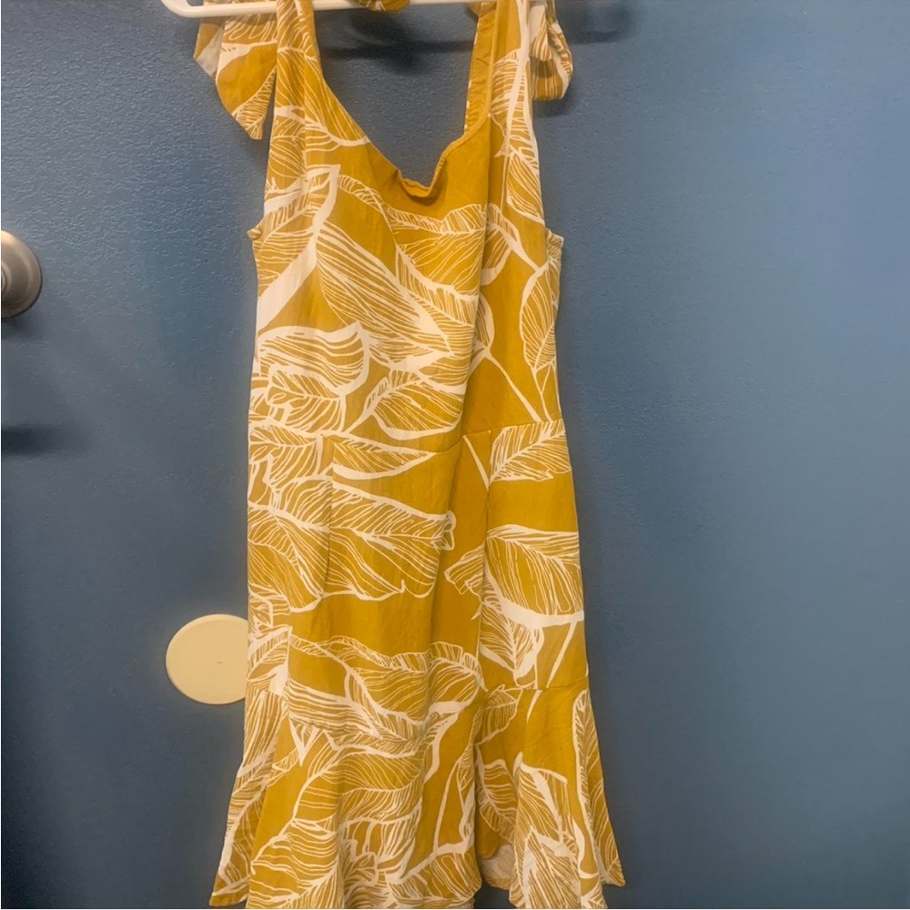 Selfie Leslie Yellow Floral/Tropical Mini Dress with Tie Straps